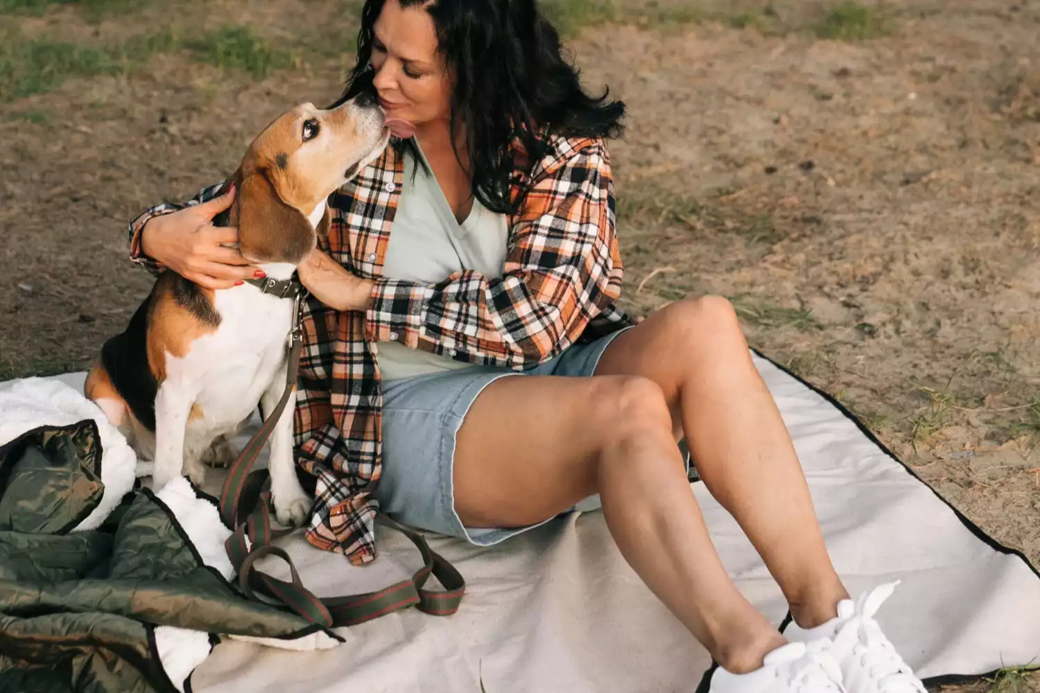 white picnic blanket waterproof